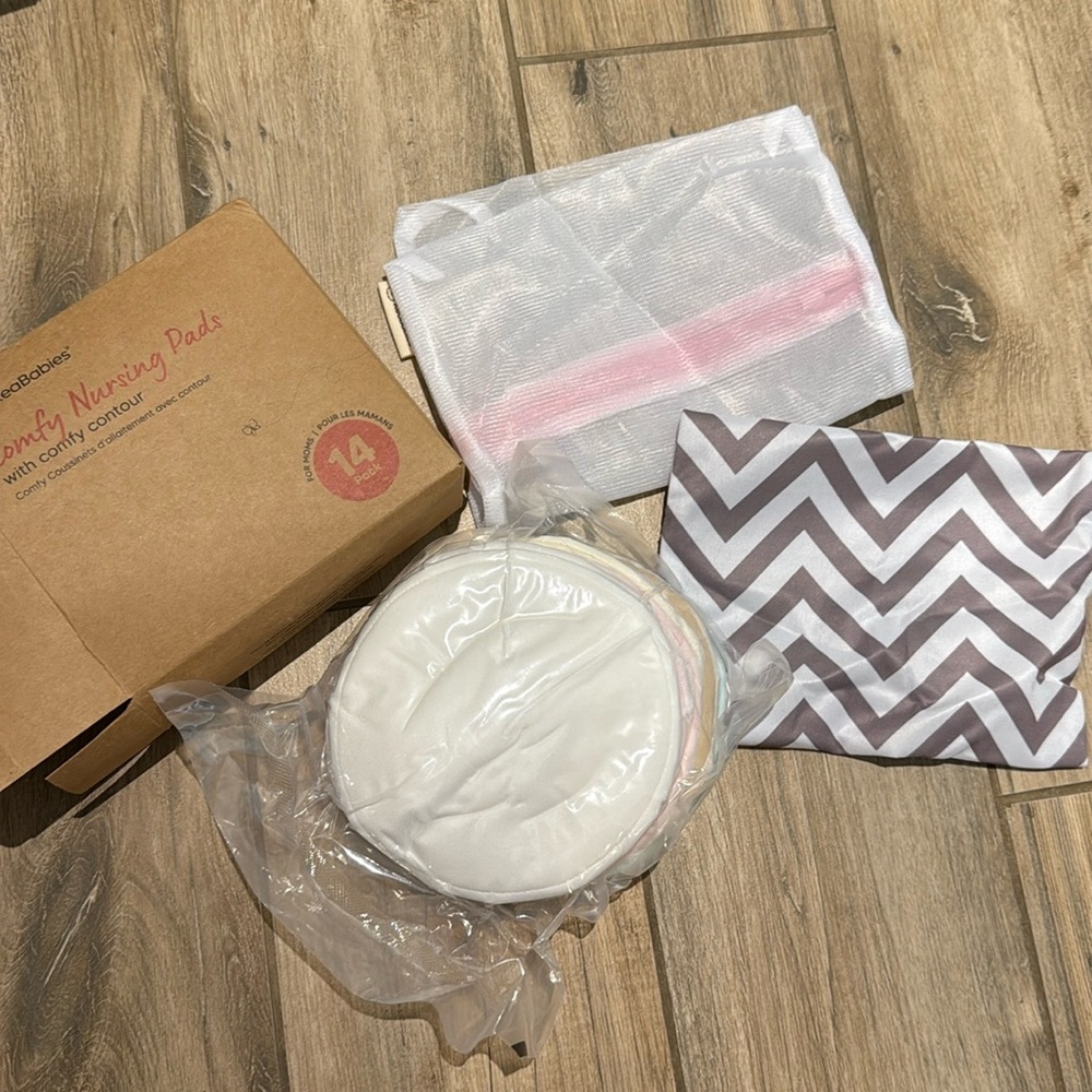 Brand new 14 pack pastel colors nursing pads size XL >D cup